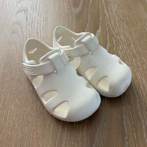 Ten Little White Sandals